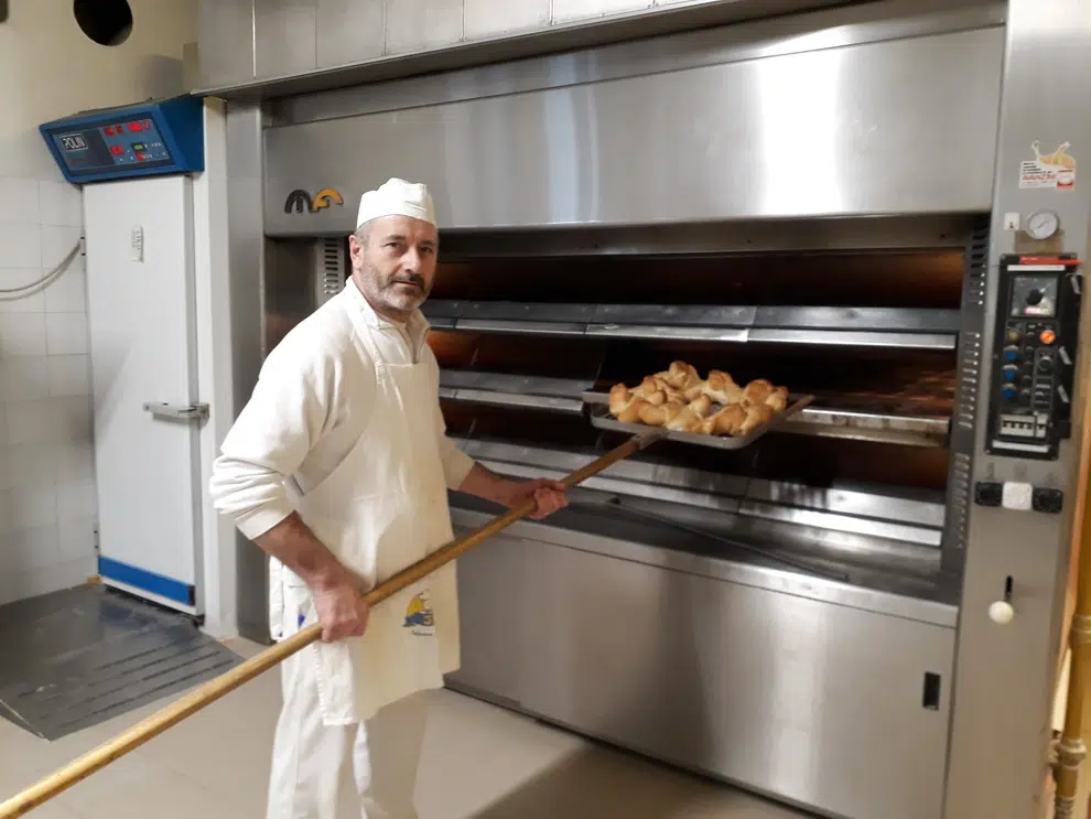 Panetterie cerca un apprendista a 1.400 euro al mese, ma non lo trova, nessuno vuol lavorare di notte