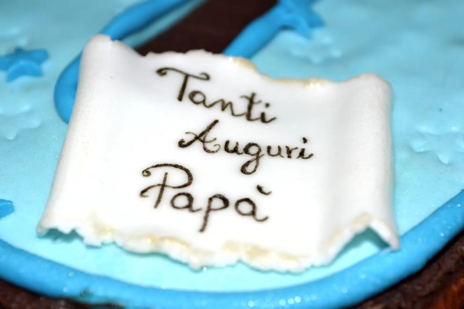 Come regalo di compleanno cerca una escort per il padre 80enne