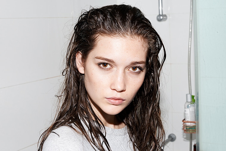 Nuovissima moda in Usa, moltissimi ragazzi hanno deciso di non lavarsi i capelli per un anno
