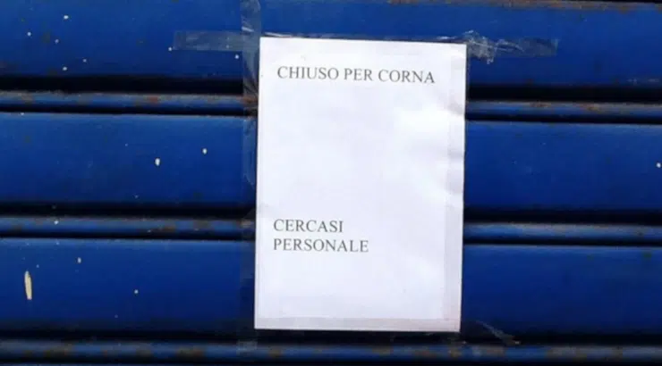 Bar chiude, il titolare del locale spiega il motivo con una scritta memorabile “chiuso per corna”