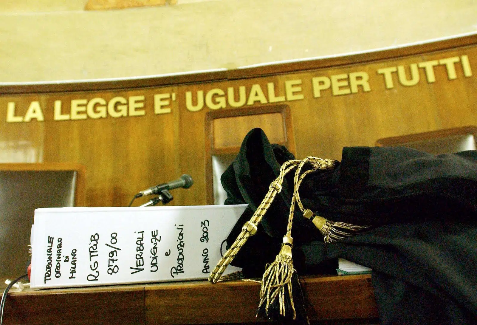 Un meccanico di 45 anni di Frosinone è finito sotto processo per aver omesso il pagamento dell'assegno di mantenimento dei figli. Le immagini pubblicate sui social dalla ex moglie lo hanno smascherato.