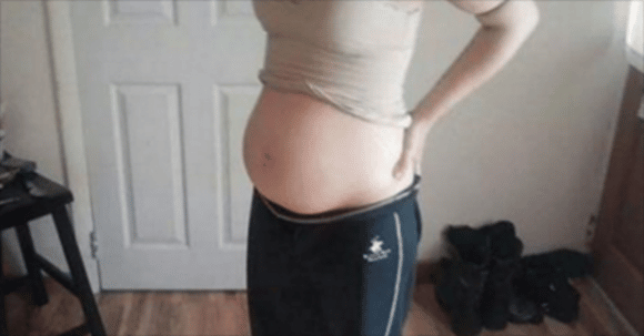 Giovane donna incinta mostra orgogliosa in una foto il suo pancione, ma viene arrestata per quello che c’è dietro