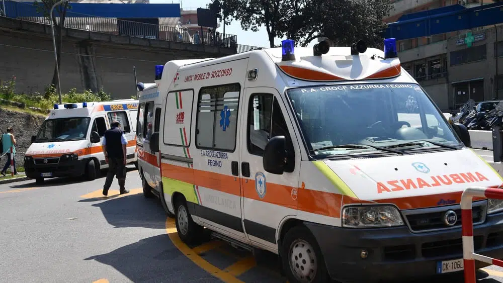 È deceduto lo studente 16enne che lo scorso martedì 24 settembre era precipitato dal secondo piano dell'istituto superiore "E. Pantaleo" a Torre del Greco, provincia di Napoli. Ricoverato in condizioni gravissime all'ospedale del Mare di Napoli, il giovane è morto nelle scorse ore.