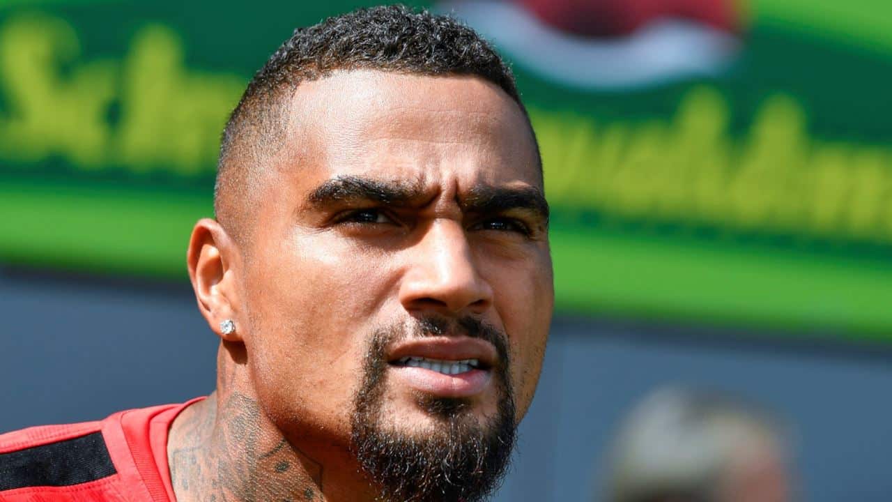 Gioca al fantacalcio e perde Boateng, gli scrive su Istagram: “Ti ho perso al Fantacalcio, ora chi mi rimborsa?”, Boateng gli fa un bonifico