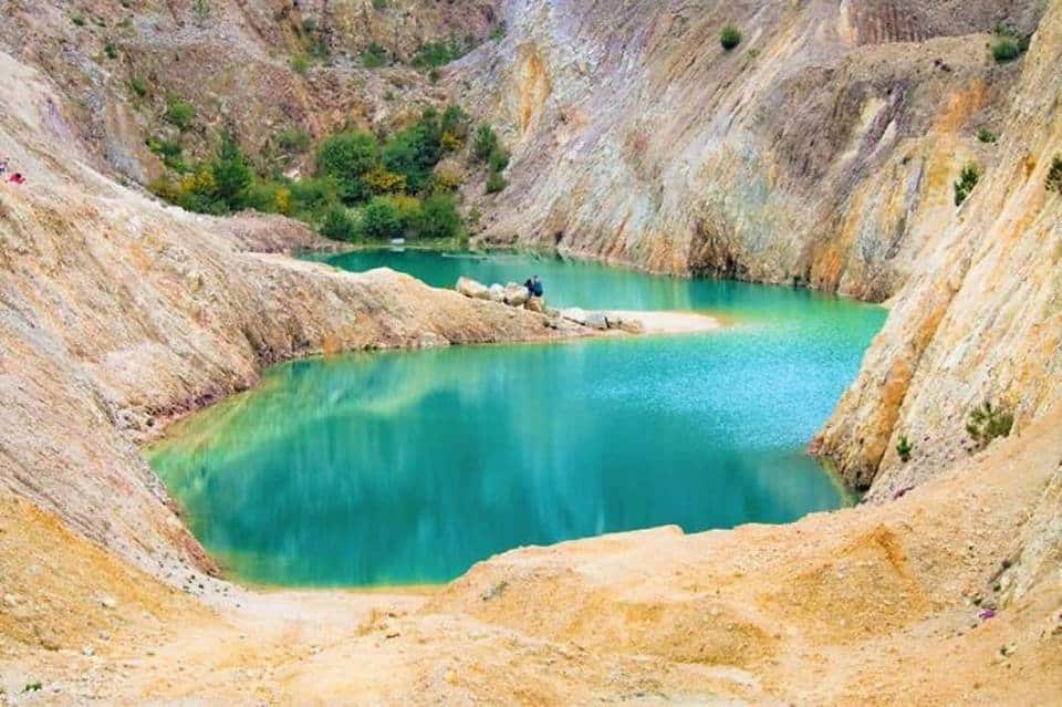 Lago tossico definito Chernobyl , ragazzi si tuffano lo stesso, cosa è accaduto di terribile