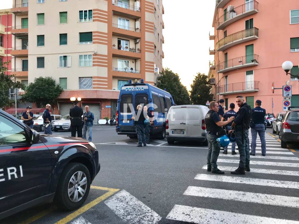 Uomo lascia la bambina in macchina e si allontana , al ritorno non trova più l’auto con la figlia, cosa accade dopo è sconvolgente