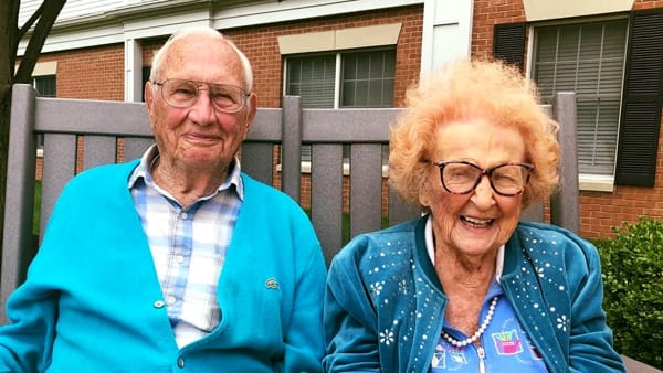 L’amore è una cosa meravigliosa… lui 100 anni, lei 102, si conoscono si innamorano e decidono di sposarsi, ora vivono nella stessa stanza in una casa di riposo