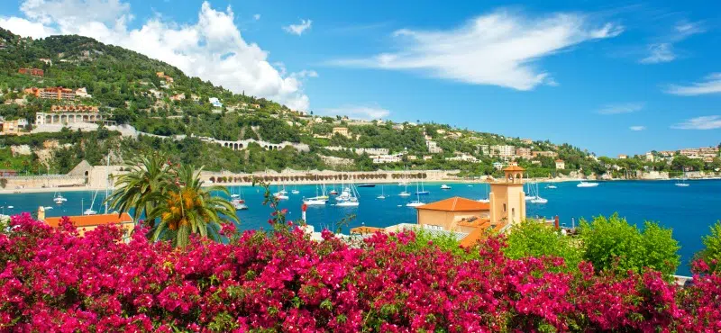 Capo d’azienda regala a 6.400 dipendenti un viaggio in Costa Azzurra