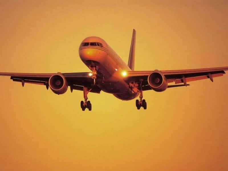 Aereo non decolla e parte con tre ore di ritardo perché il pilota stanco del menù a bordo vuole un panino