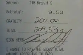 Va a mangiare al ristorante e spese 9 dollari ma lascia alla cameriera una mancia di 200 dollari con un biglietto, quando la donna lo legge è sconvolta e scoppia a piangere