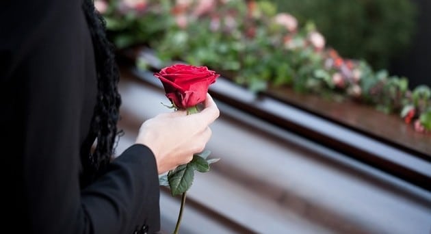 Puglia, focolaio dopo un funerale, contagiata tutta la famiglia del morto