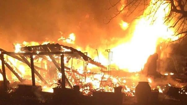 Maniaco del pulito, stanco di pulire casa, le dà fuoco, era per lui troppo sporca