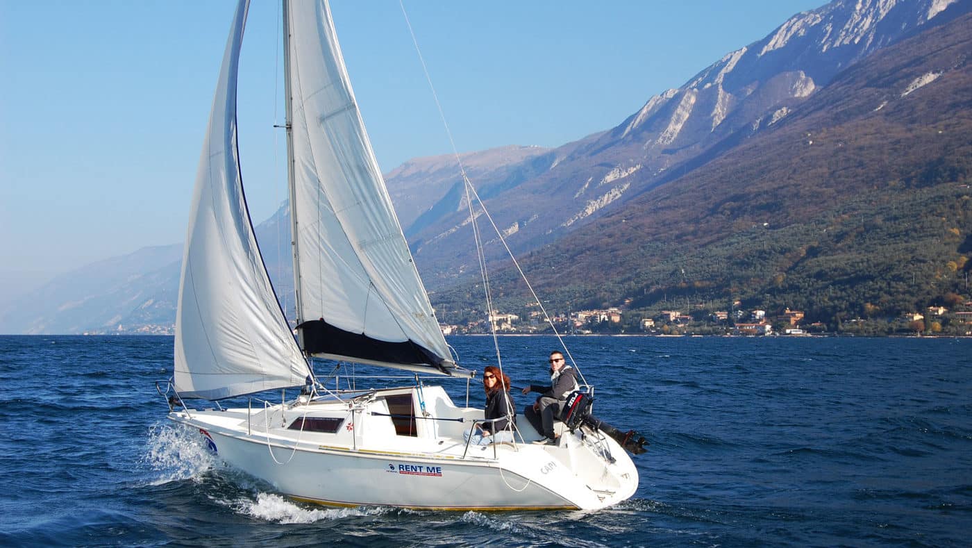 Mette all’asta su un sito specializzato il suo yacht ma fa un errore e accade una cosa incredibile