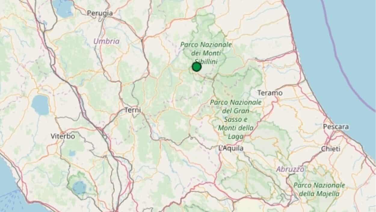 Terremoto oggi, sciame sismico in Umbria, numerose scosse in mattinata, gente per strada