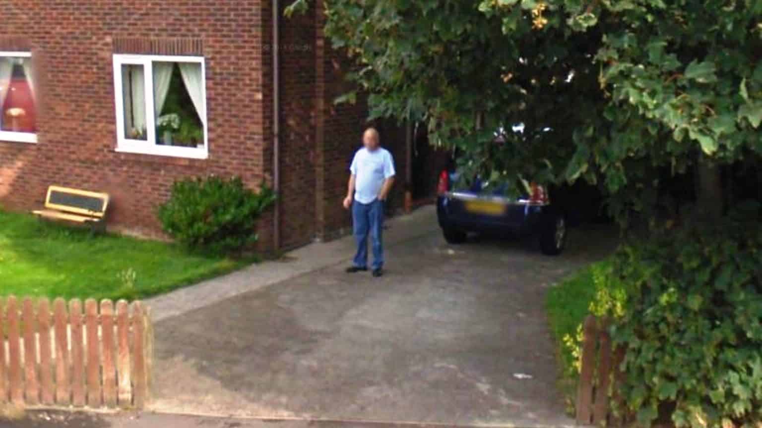 Giuro ho smesso di fumare, ma la moglie scopre su Google Street View che non è vero e chiede il divorzio