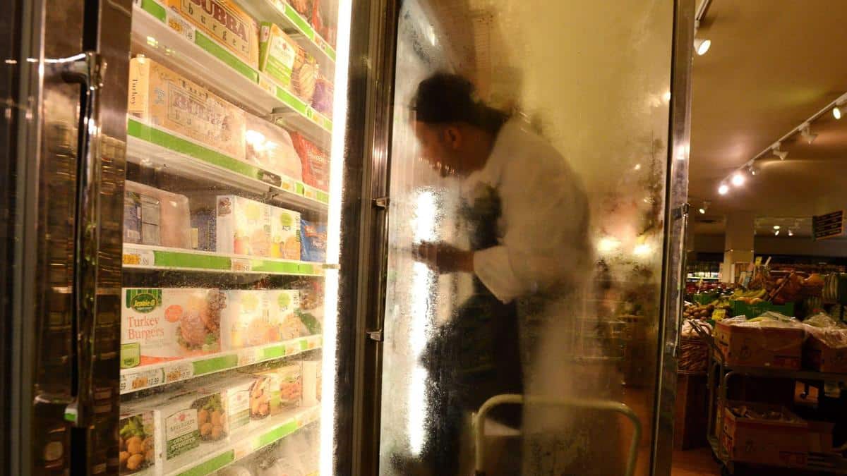 Donna per cinque anni nasconde i due figli morti subito dopo il parto nel freezer del supermercato dove lavora