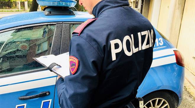 Chiama la polizia dicendo che stanno ammazzando un uomo ma non le credono, purtroppo era vero