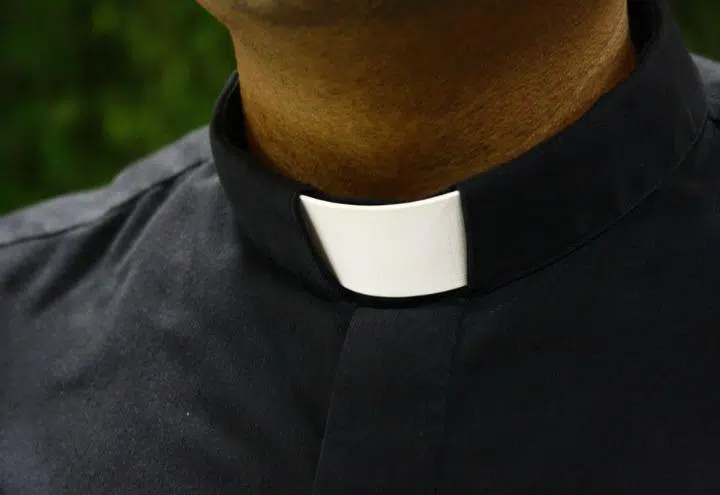 Prete molto conosciuto nella diocesi sottrae più di 650mila dollari per giocare ai videopoker