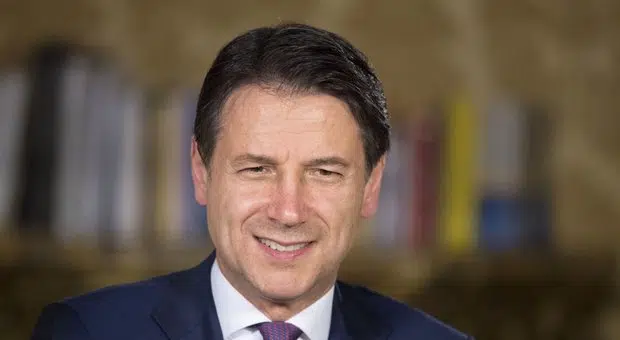 Duro scontro in Aula tra il leader del M5S e il ministro della Giustizia. Conte accusa il governo di contraddizioni e menzogne sulla gestione del caso.