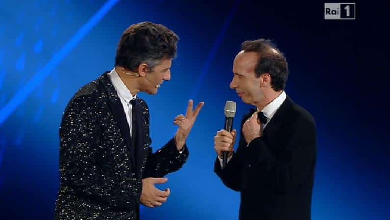 Roberto Benigni dal palco dell’Ariston attacca Matteo Salvini “da quest’anno al Festival si può votare anche dal citofono!”