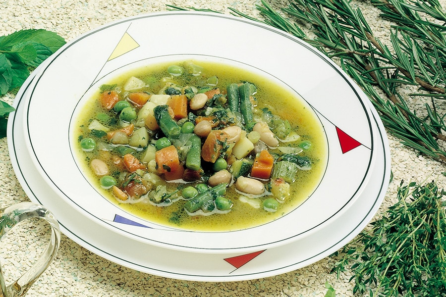 Mangia una zuppa di verdure scaduta da tre settimane e resta paralizzato