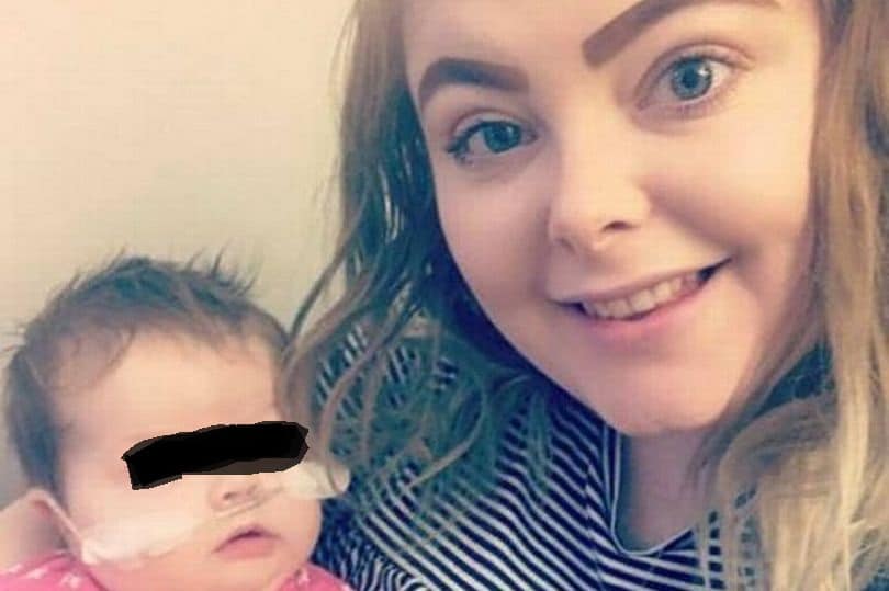 La figlia di soli due settimane all’improvviso diventa blu, i genitori la portano in ospedale e scoprono qualcosa di terribile