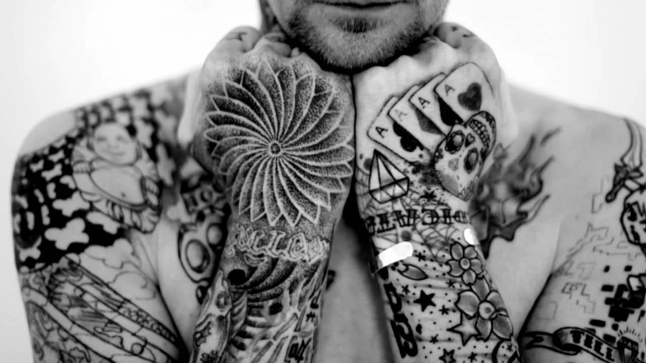 Se sul corpo ci sono tanti tatuaggi, non si riesce più a sudare e si rischiano colpi di calore