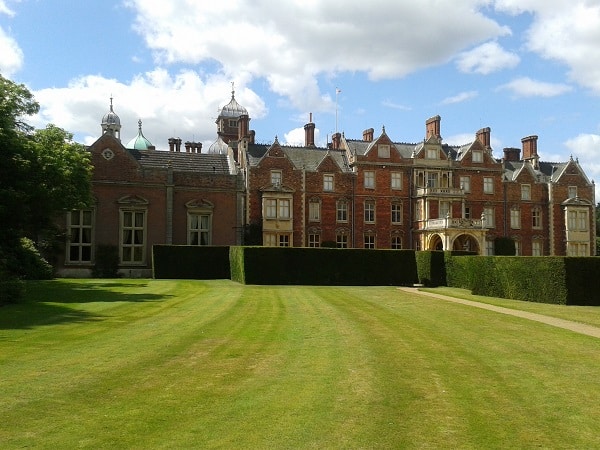 Residenza reale invernale di Sandringham, la Regina Elisabetta ha paura ad andarci perchè il castello è infestato dal fantasma di Lady Diana