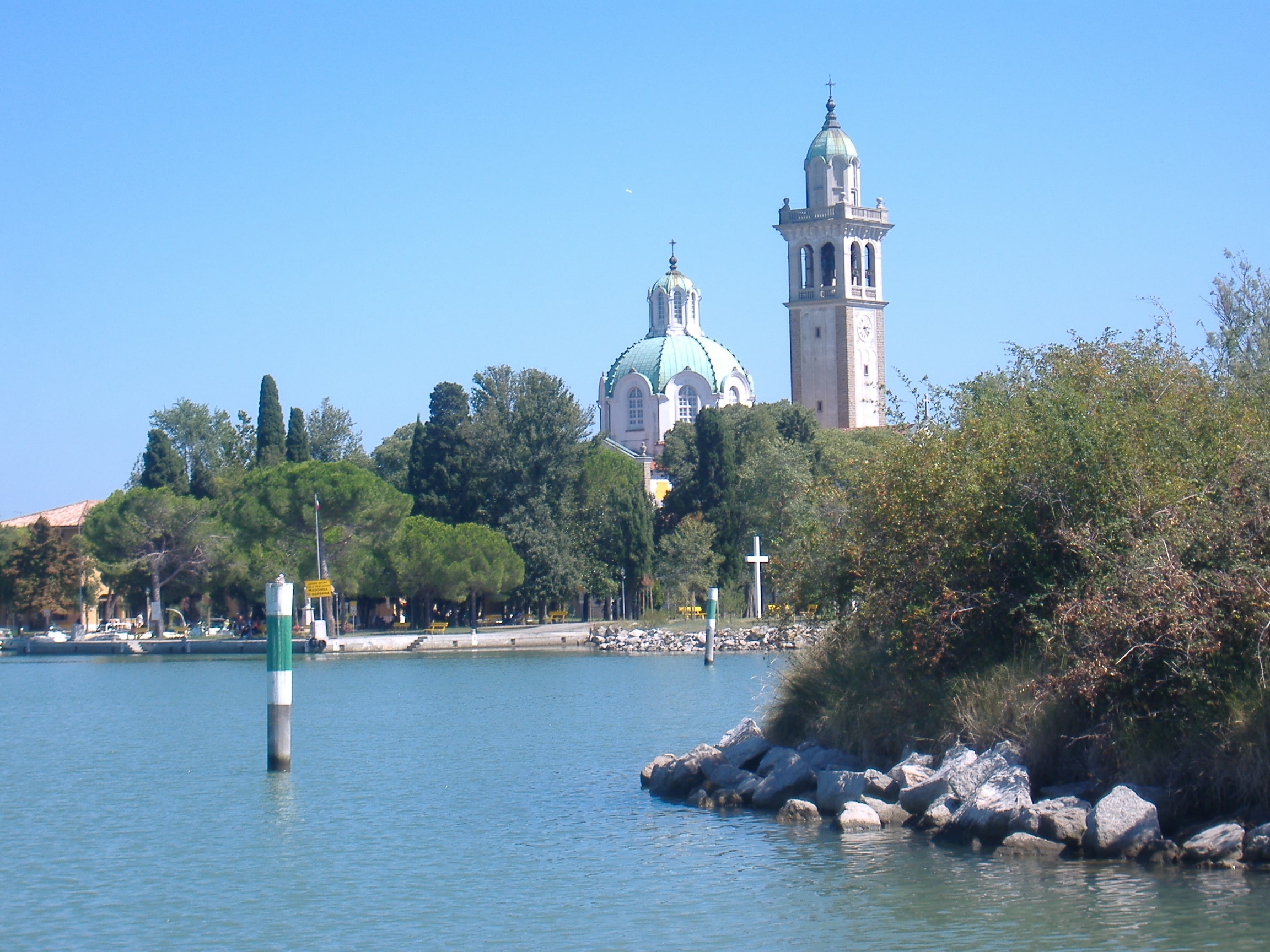 Donna anziana con una comitiva di religiosi va in pellegrinaggio al Santuario della Madonna ma finisce in coma etilico