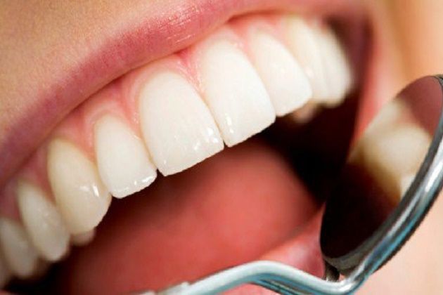 Se i denti si lavano poco o male c’è il rischio di gravi danni al cervello