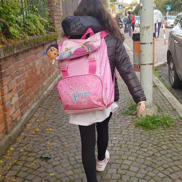 Bimba di 8 anni si mette alla guida del SUV della madre e percorre 16 km senza causare incidenti