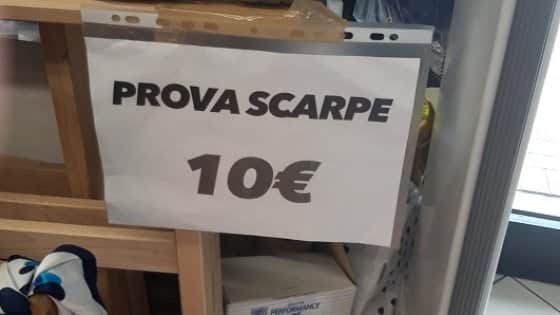 Vuoi provare le scarpe? Devi pagare 10 euro, la mossa audace di un negoziante italiano anti-Amazon