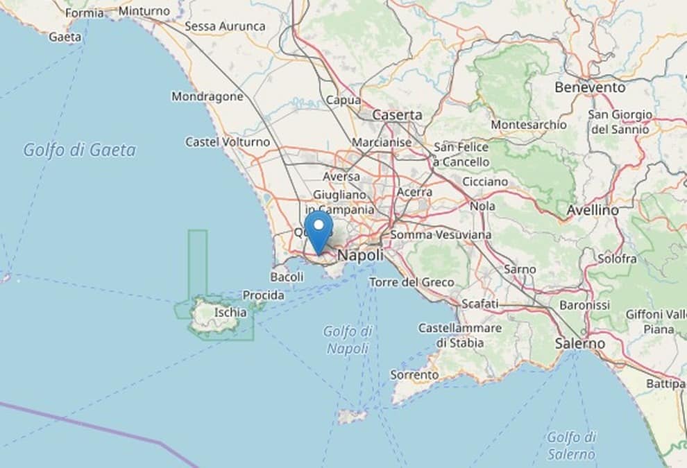 Terremoto in tempo reale, trema la terra in Campania, scossa a Napoli, paura tra la popolazione