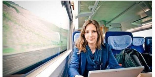 Ragazza per risparmiare i soldi dell’affitto vive sui treni