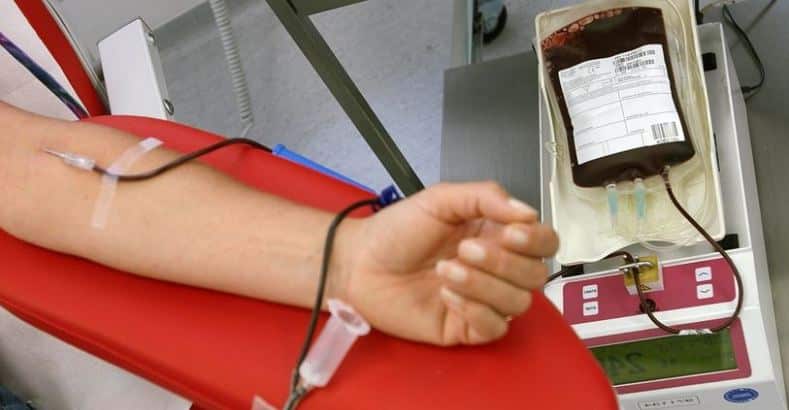 Professore universitario si ammala, tutti i suoi studenti gli donano il sangue e gli salvano la vita