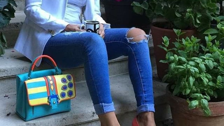 35enne ricoverata d’urgenza perché indossava jeans troppo stretti e aderenti