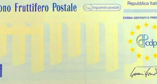 Durante una passeggiata vede vicino alla spazzatura documenti che lo insospettiscono quando si avvicina ha la conferma che la sua idea era giusta
