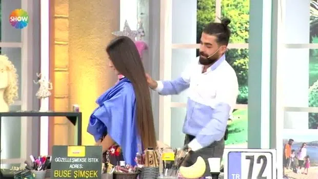 Partecipa ad un reality e si fa tagliare i capelli ma quando vede il risultato piange, urla e sviene