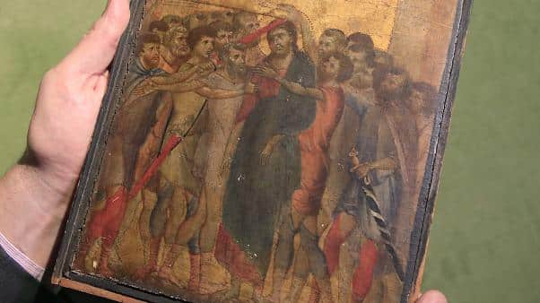 Donna decide di traslocare e vuole buttare varo oggetti tra questi non riconosce un Cimabue che vale 24 milioni