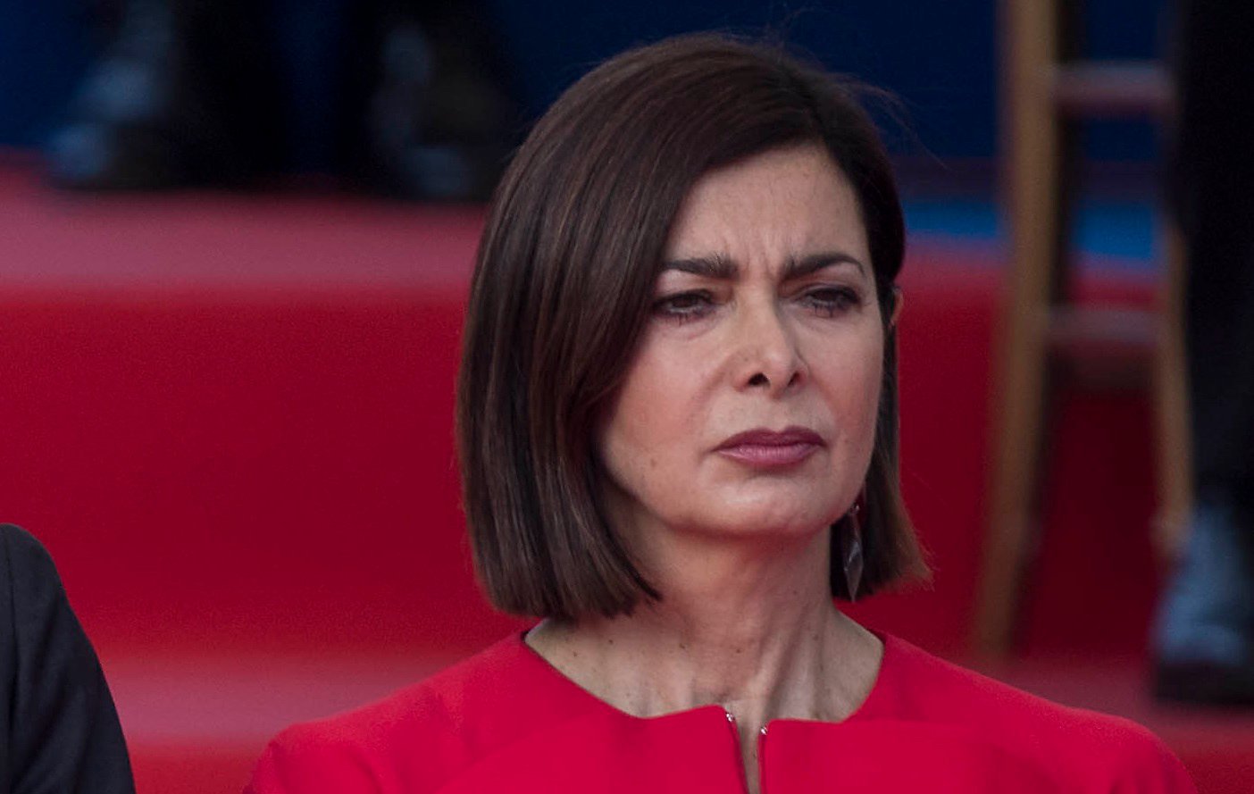 La deputata del Pd Laura Boldrini critica duramente il governo per la mancata informativa in Parlamento sul caso Almasri. Le opposizioni lasciano l'aula del Senato in segno di protesta.