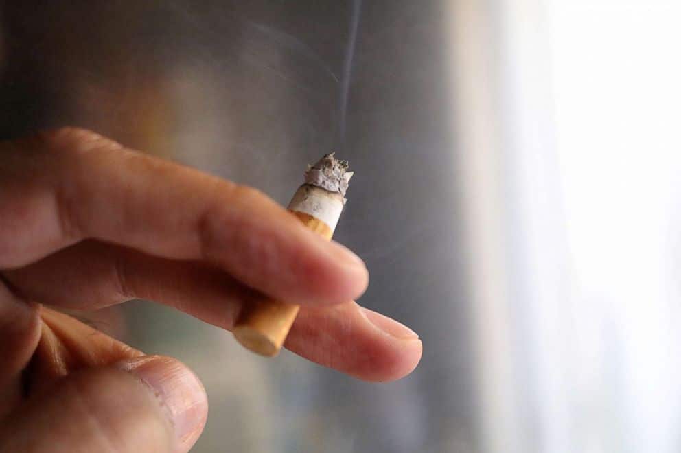 Azienda da 6 giorni di riposo a chi non fuma per compensare le pause dei fumatori