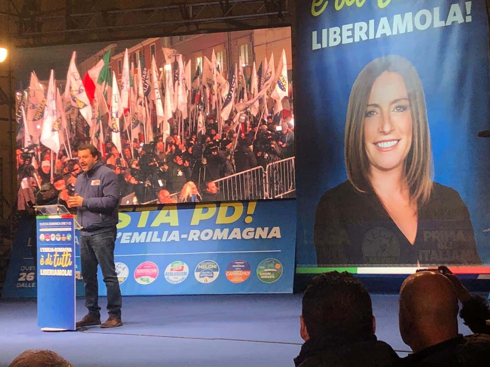 Ravenna, chiusura campagna elettorale centrodestra,  Salvini “vogliamo che in Emilia Romagna lavori non chi ha una tessera di partito a chi e bravo. Lunedì citofoneremo a Conte”