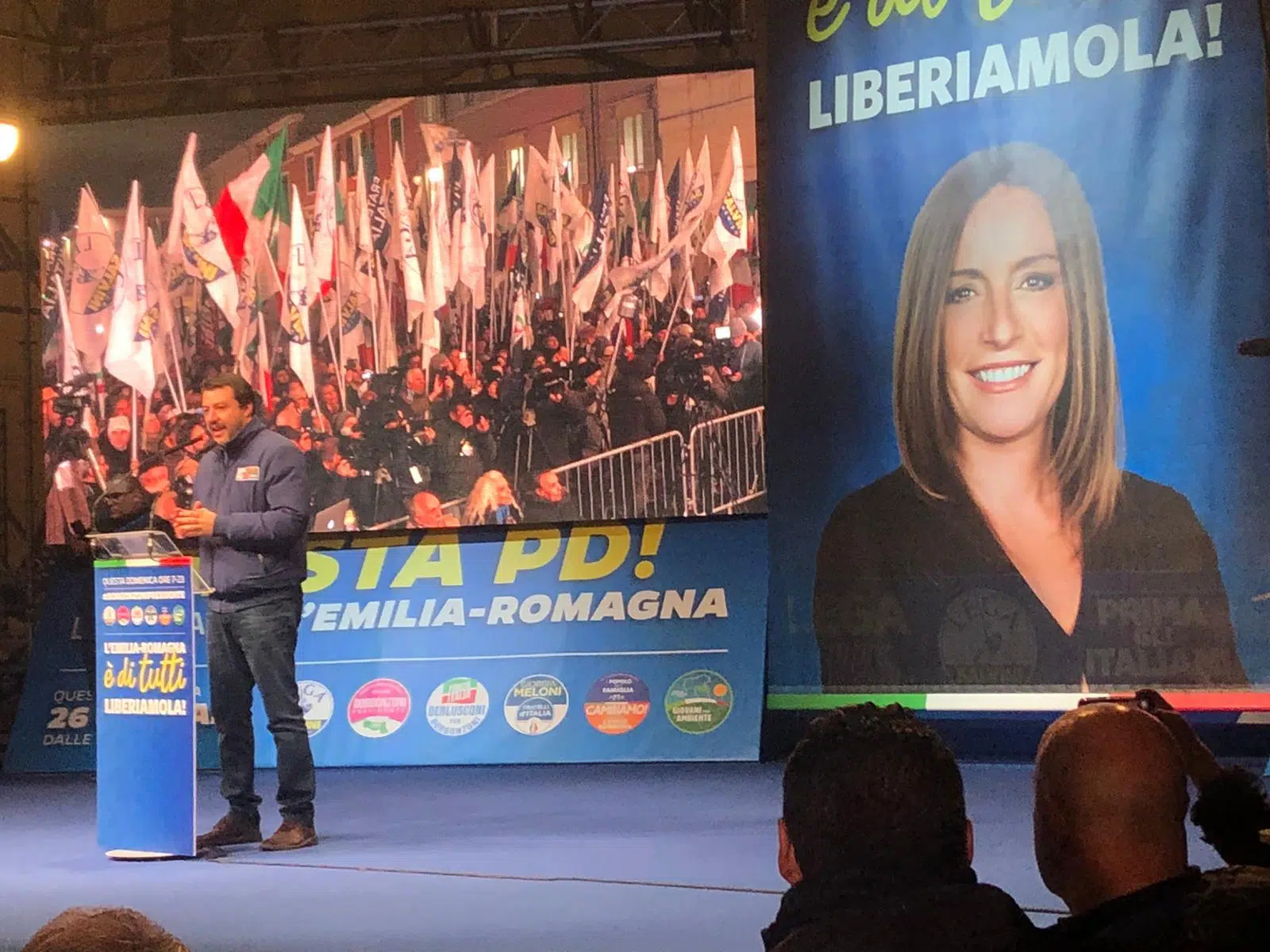 Ravenna, chiusura campagna elettorale centrodestra, Salvini “vogliamo che in Emilia Romagna lavori non chi ha una tessera di partito a chi e bravo. Lunedì citofoneremo a Conte”
