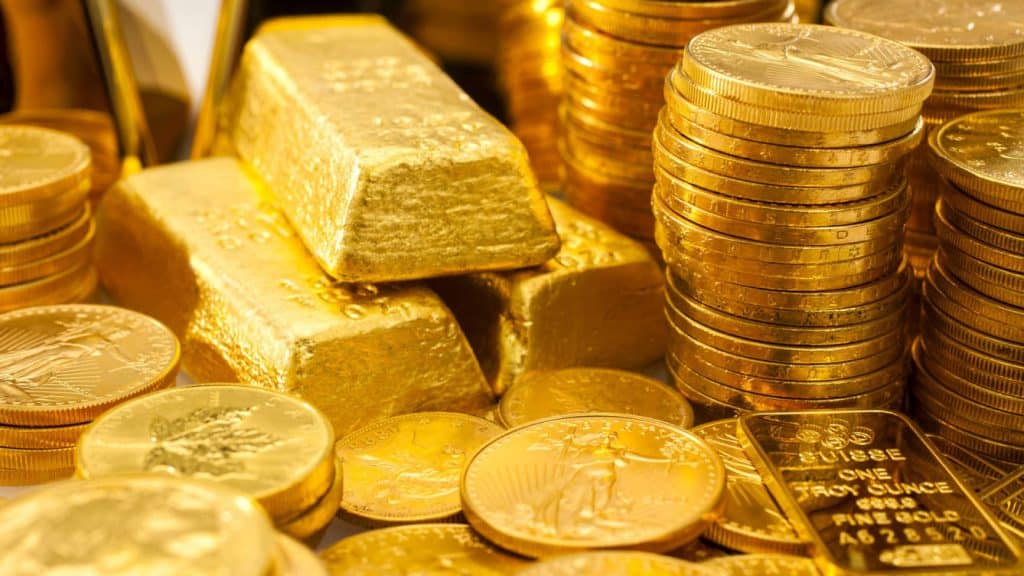 Trova in una casa appena eredità una scatola piena di monete d’oro per un valore totale di 3,5 milioni di euro