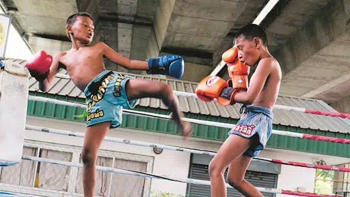 Combatte sul ring e muore a 13 anni, lo faceva per mantenere la famiglia