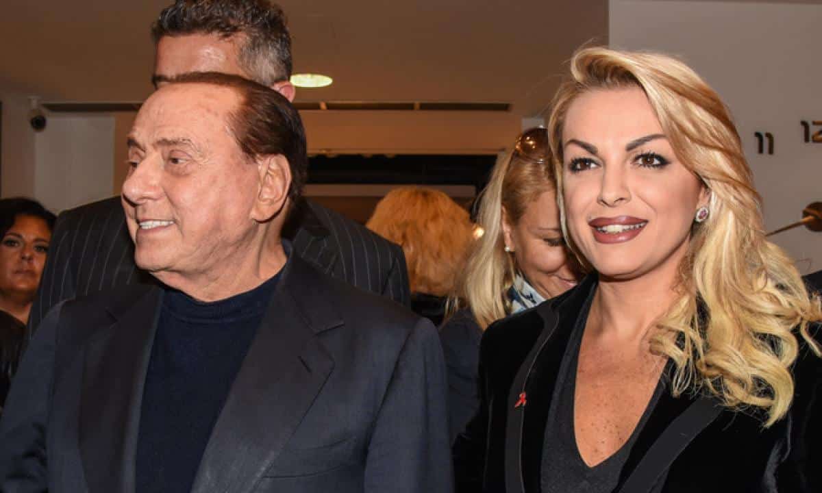 Berlusconi pronto a sposare la compagna Marta Fascina e la ex Francesca Pascale senza freni: “Se mi dovessero invitare …”