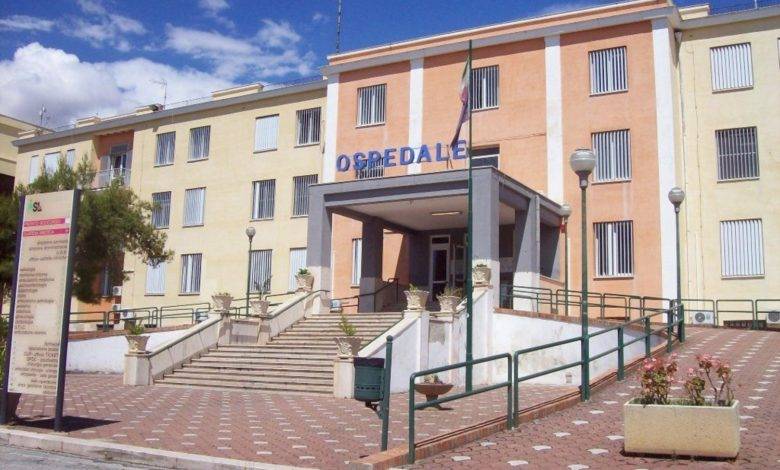 Corona Virus in Puglia, cardiologo torna in corsia all’ospedale di Manfredonia dopo aver avuto la febbre per due giorni, era positivo, disposti test e isolamento per intere famiglie, Emiliano “altro errore catastrofico”