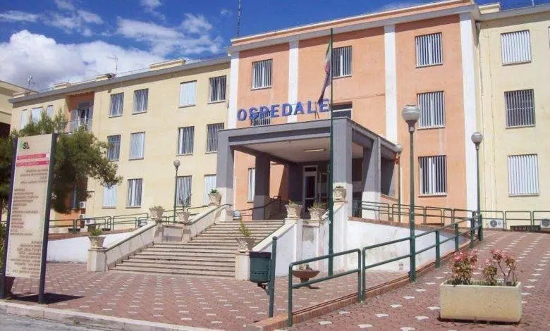 Corona Virus in Puglia, cardiologo torna in corsia all’ospedale di Manfredonia dopo aver avuto la febbre per due giorni, era positivo, disposti test e isolamento per intere famiglie, Emiliano “altro errore catastrofico”