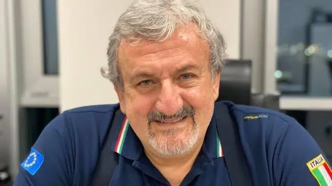 Coronavirus Puglia, Emiliano cambia idea sull’apertura del 18 maggio di parrucchieri e centri estetici