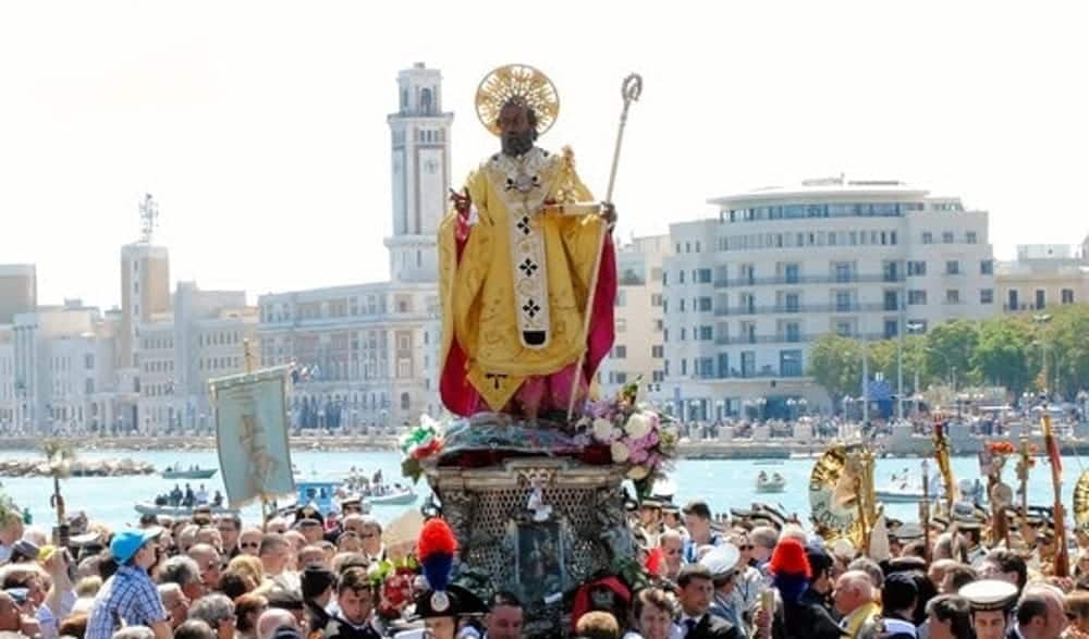 Emergenza Covid-19 a Bari, dopo tutto quello che è successo a Barletta, la Basilica di San Nicola viene blindata, chiusa dal 7 al 10 maggio